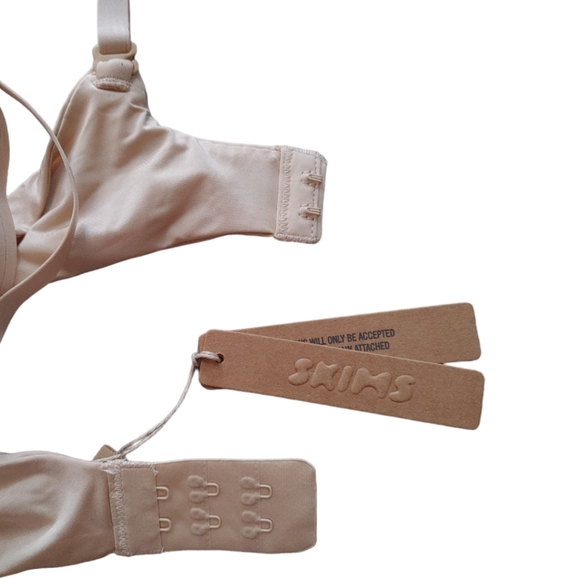 SKIMS Weightless Scoop Bra - Picture 9 of 15